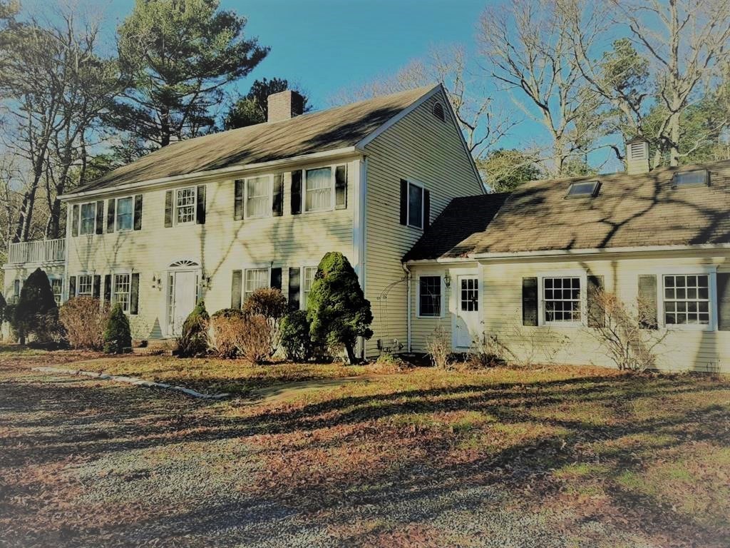 HUGE Back Deck with two BBQ grills