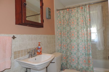 Harwich, Campground Cape Cod vacation rental - Full bathroom