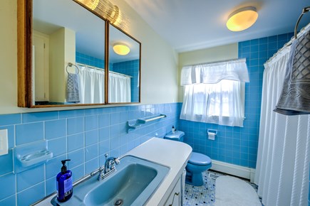 Sagamore Beach Cape Cod vacation rental - Full Bath on main level