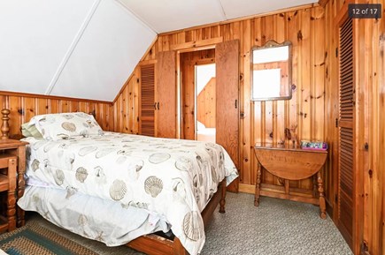 Harwich Port Cape Cod vacation rental - Upstairs bedroom with two twin beds.