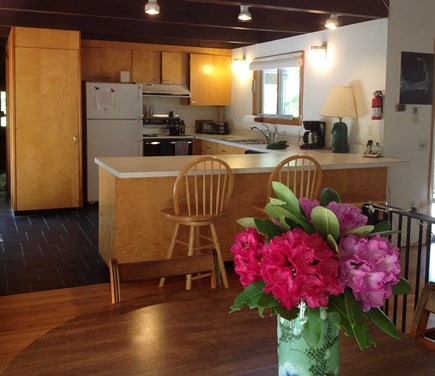 wellfleet Cape Cod vacation rental - dining and kitchen