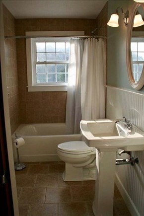 Chatham Cape Cod vacation rental - First floor full bath