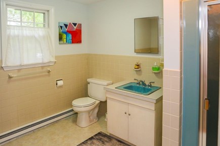 Wellfleet Cape Cod vacation rental - Full bathroom #2 with separate shower/tub