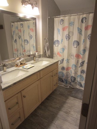 Centerville Cape Cod vacation rental - Hall Bath with 2 Sinks & Bathtub/ Shower