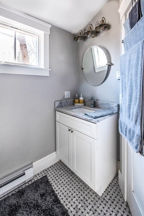 Provincetown, Cod Hollow Cape Cod vacation rental - Full bathroom second floor off of bedroom.