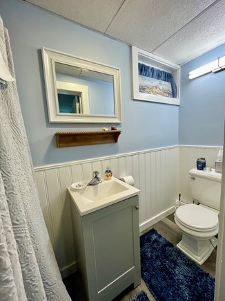 Hyannis Cape Cod vacation rental - Bathroom