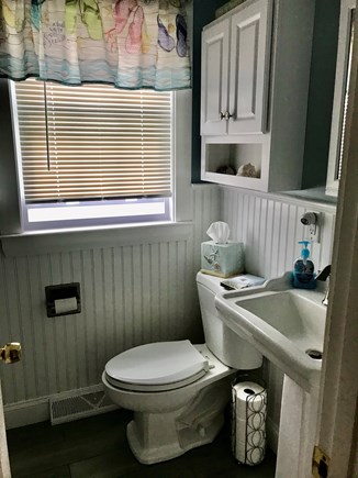 West Dennis Cape Cod vacation rental - Full Bathroom