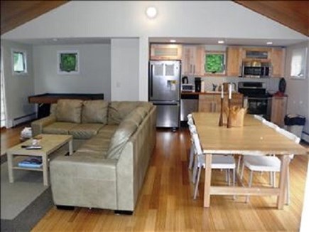 Cotuit Village SWEET Cottage! Cape Cod vacation rental - Vaulted Ceilings