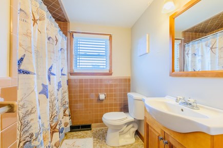 Sandwich Cape Cod vacation rental - Full Bath with tub/shower on main level