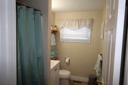 Wellfleet Cape Cod vacation rental - There is a second full bath