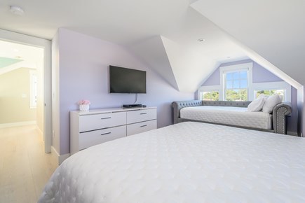Centerville, Craigville Beach Road Cape Cod vacation rental - Queen Bed with queen daybed and smart tv with cable.