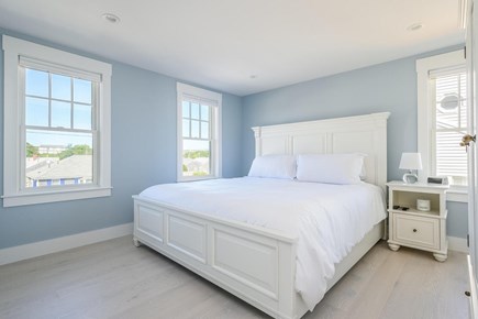 Centerville, Craigville Beach Road Cape Cod vacation rental - King bed.