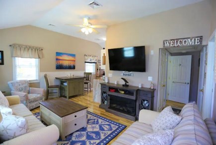 Bourne, Pocasset Cape Cod vacation rental - Living Room