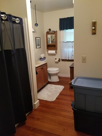 Wellfleet Cape Cod vacation rental - Bathroom