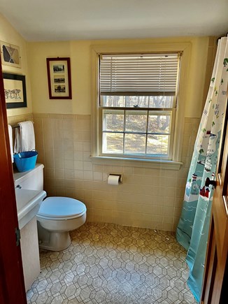 Wellfleet Cape Cod vacation rental - Second floor full bath