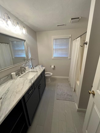 Yarmouth Port Cape Cod vacation rental - Second floor bathroom