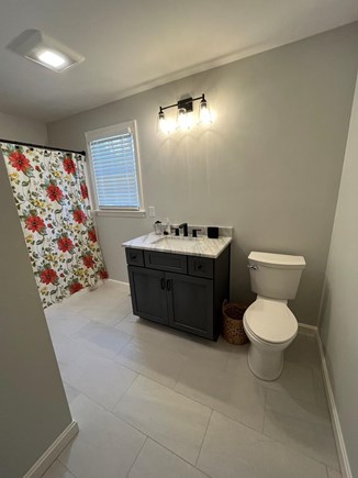 Yarmouth Port Cape Cod vacation rental - First floor full bathroom