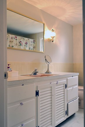 Chatham Cape Cod vacation rental - First Floor Bathroom