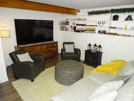 Harwich - Brewster Border / Ch Cape Cod vacation rental - Béton Brut: entertainment room with TV, bumper pool, games