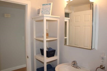 Bourne, Monument Beach Cape Cod vacation rental - Full bathroom-freshly painted and spotlessly clean!