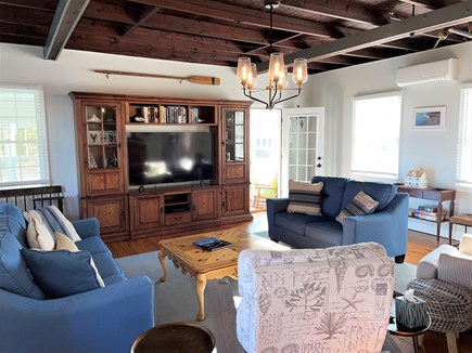 Harwich, Walk to beach and town Cape Cod vacation rental - Comfortable living room