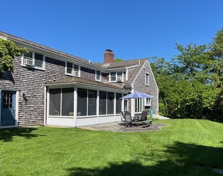 Dennis, Corporation Beach Cape Cod vacation rental - Private backyard