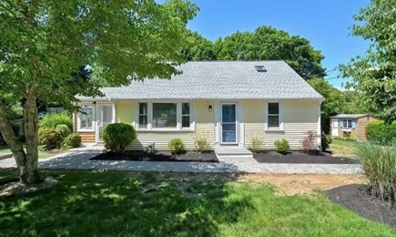 Falmouth Center Cape Cod vacation rental - Charming Cape home near town and beaches