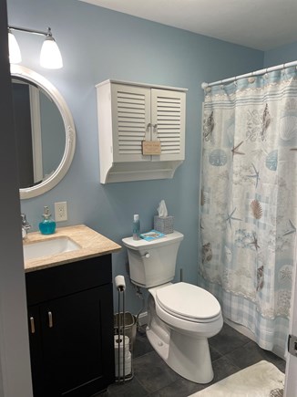 Sandwich Cape Cod vacation rental - Main full bathroom