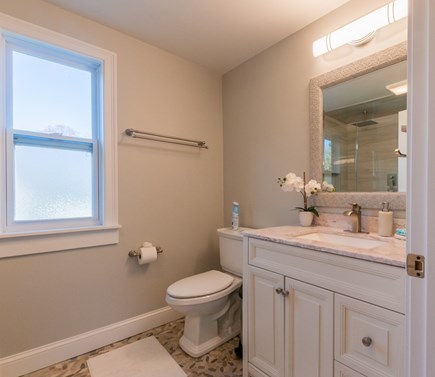 Centerville Cape Cod vacation rental - 2nd floor Bath Vanity