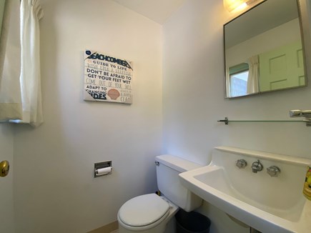 Brewster Cape Cod vacation rental - Half Bathroom