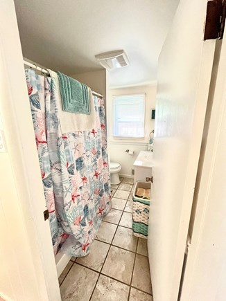 Popponesset Cape Cod vacation rental - Bathroom- Shower, toilet, towels