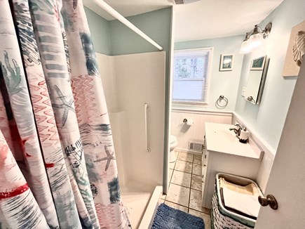 Popponesset Cape Cod vacation rental - Bathroom: Shower, toilet, towels