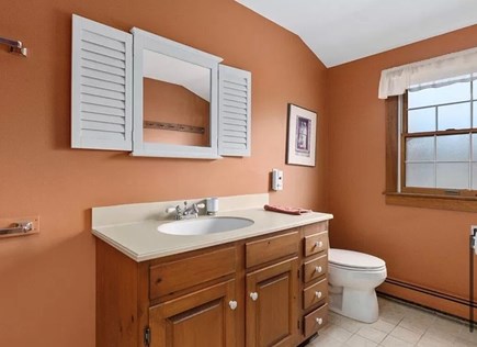 West Chatham Cape Cod vacation rental - 2 full bathrooms- Upstairs bath shown