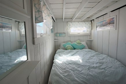 Dennis Port Cape Cod vacation rental - Queen bed