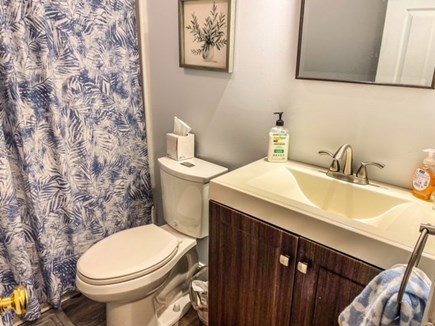 Brewster Cape Cod vacation rental - First-floor full bathroom