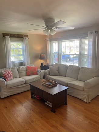Falmouth, Teaticket Cape Cod vacation rental - Sun drenched Living Room