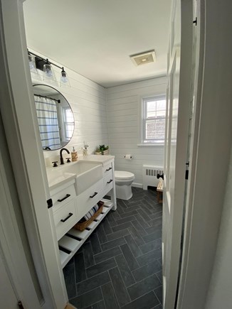South Yarmouth Cape Cod vacation rental - 2nd Bathroom Tub/shower combo