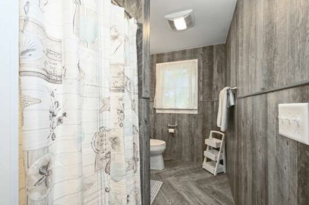 Centerville Cape Cod vacation rental - Full Bathroom #1