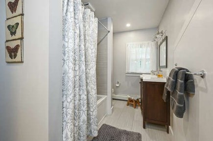 Centerville Cape Cod vacation rental - Full Bathroom #3