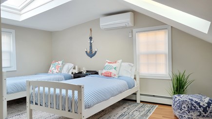 Centerville Cape Cod vacation rental - 2nd-floor bedroom with two twin beds