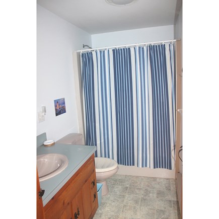 Eastham, Coast Guard - 3973 Cape Cod vacation rental - Second floor full bathroom