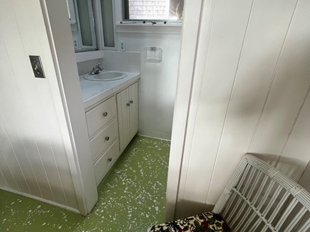 Wellfleet, Birdwatcher’s Paradise Cape Cod vacation rental - Master bedroom split bathroom