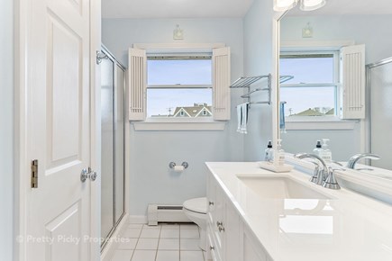 West Yarmouth Cape Cod vacation rental - Second level full bath