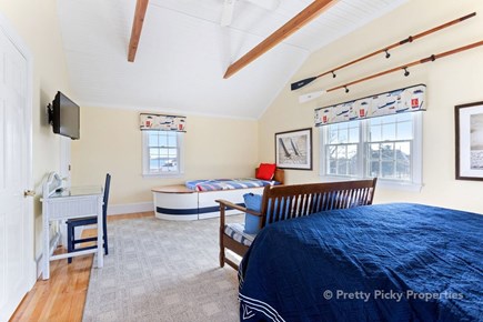 West Yarmouth Cape Cod vacation rental - Twin trundle and a king