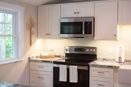 Bourne, Pocasset Cape Cod vacation rental - Stove top and microwave oven