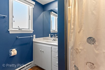 Chatham Cape Cod vacation rental - Another full bath