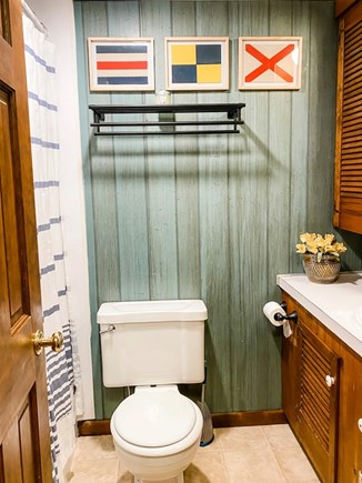 Orleans Cape Cod vacation rental - Hallway Bathroom with Tub
