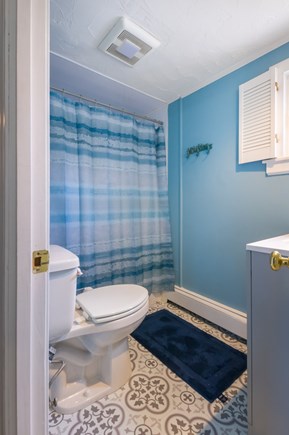 Sandwich Cape Cod vacation rental - Full Bath with tub/shower