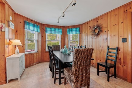 Bourne, Monument Beach Cape Cod vacation rental - Dining for 6