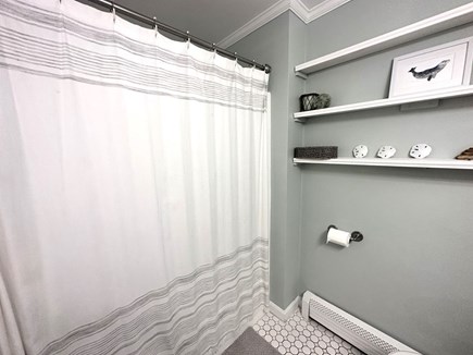 Brewster Cape Cod vacation rental - Bathroom #3 main level with shower/tub combination - 671 Great Fields Rd Brewster Cape Cod - Beach Glass - New England Vacation Rentals